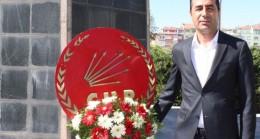 CHP Niğde il başkanı Erhan Adem, tarlada patates üreticisinin sorunlarını dile getirdi