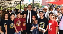 Başkan Soner Çetin genç mucitlerle