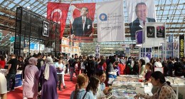 Antalya’da kitap coşkusu sürüyor