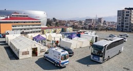 İzmir Büyükşehir Belediyesi Hatay'da mobil ameliyathaneli sahra hastanesi kurdu