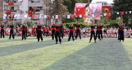 Gençlerin halk oyununa giderek artan ilgisine Efes Selçuk Belediyesi destek oluyor.