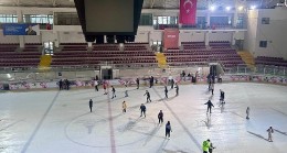 Kadınlar buz pistinde buluştu