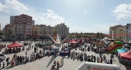 23 Nisan’da çocuklar doyasıya eğlendi
