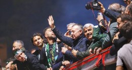 Büyükakın’a taraftardan büyük sevgi gösterisi
