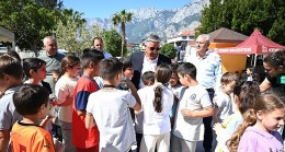 Başkan Topaloğlu kermese katıldı