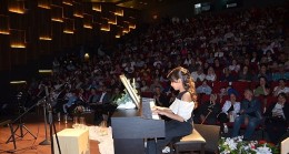 Dikili’de küçük yıldızlar büyük alkış aldı