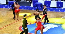 İzmir’de dansçıların kıyasıya rekabeti