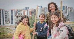 Minik Eller Fidanları Toprakla Buluşturdu