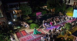 Tarihi halılar podyum oldu