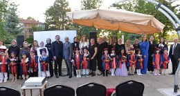 Miniklerin Mezuniyet Sevinci