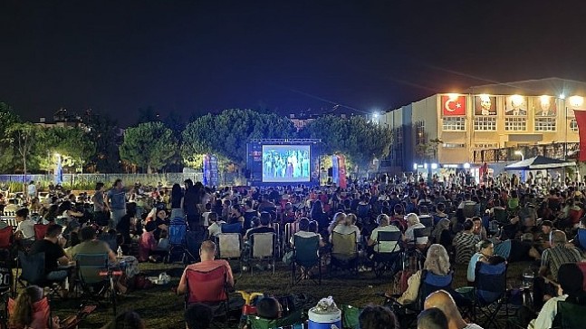 Aydın Büyükşehir Belediyesi'nin Sinema Geceleri beğeni topluyor