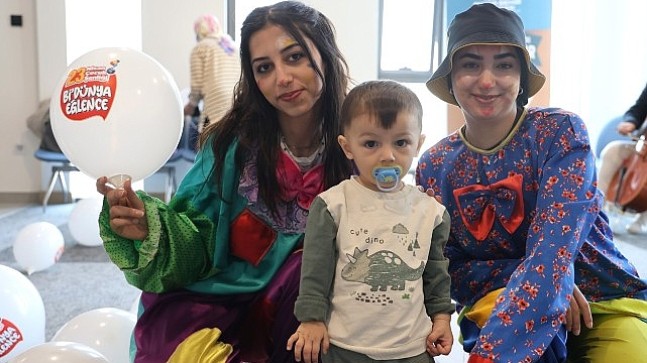 Hastanedeki çocuklara 23 Nisan sürprizi