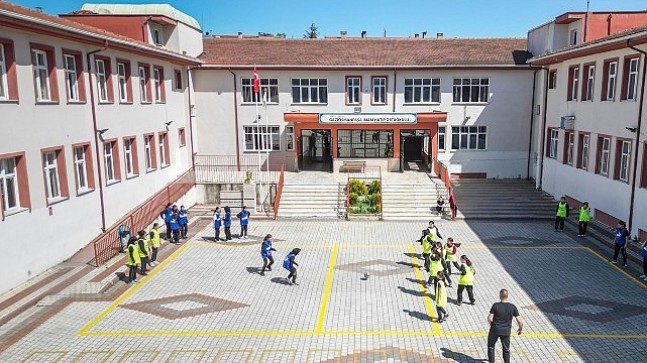 İnegöl’de Okul Bahçelerine Bahar Geldi