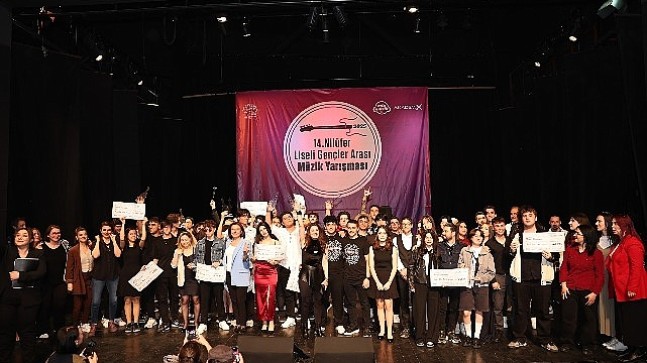 Liseli gençler müzik yeteneklerini sergiledi