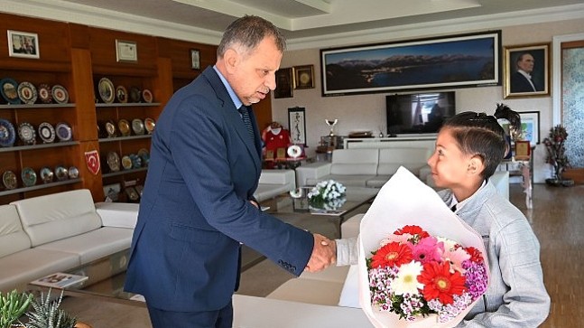 Minik Ege Eymen Ünal, 23 Nisan Başkanı oldu