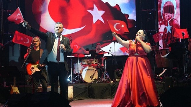 Tuğçe Kandemir Saray’ı salladı