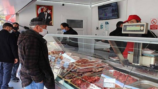 Halk Et Satış Tırında bir ayda 6385 vatandaşa 14 bin 396 kg et ürünü satıldı