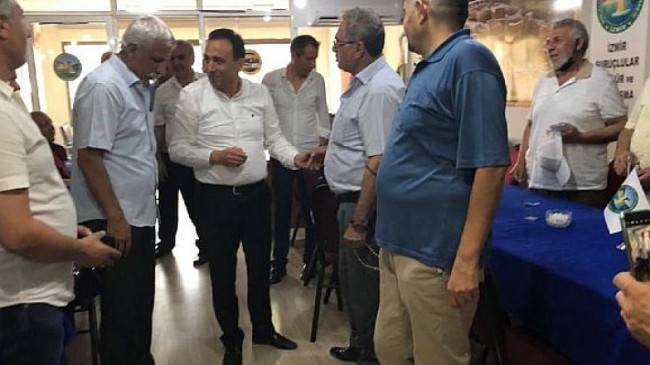 Onur İttifakı Lideri Yaşar Aydın, İzmir’de yoğun ilgiyle karşılandı.