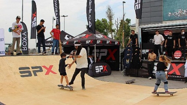 Yüzlerce kaykay tutkunu, SPX Skate Fest’te buluştu