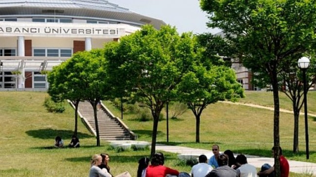 Sabancı Üniversitesi’nin Lise yaz okullarına 23 ilden ve 4 ülkeden toplam 565 öğrenci katıldı