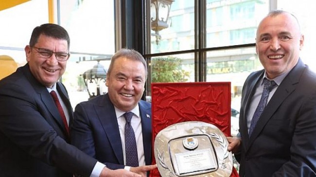 Başkan Böcek, ‘Antalya’ya hizmet etmekten gurur duyuyorum’