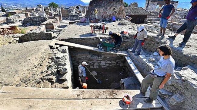 İzmir’deki arkeolojik kazıda DNA laboratuvarı kuruldu