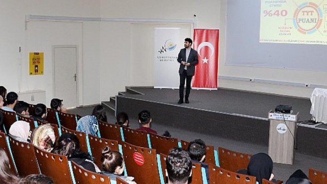 Van Büyükşehir’den YKS’ye Hazırlanan Öğrencilere Seminer