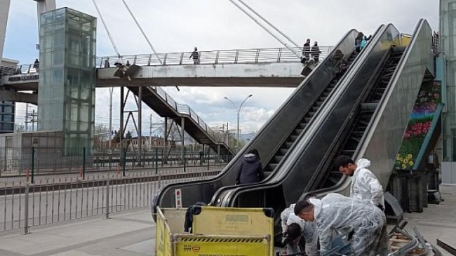 Adnan Menderes Köprüsünde yürüyen merdivenler bakıma alındı