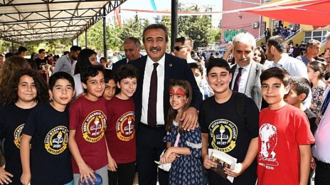 Başkan Soner Çetin genç mucitlerle