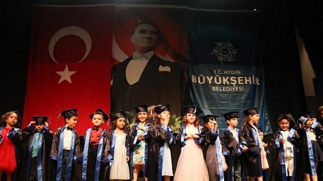 Aydın Büyükşehir Belediyesi’nin Çocuk Gelişim Merkezleri İlk Mezunlarını Verdi