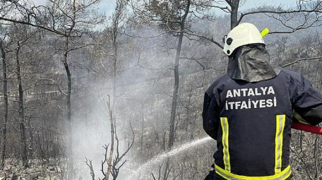 Büyükşehir İtfaiyesi Marmaris  yangınında aktif görev alıyor