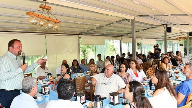 Çiğli Belediye Başkan Gümrükçü Kent Konseyi Üyeleriyle Bir Araya Geldi