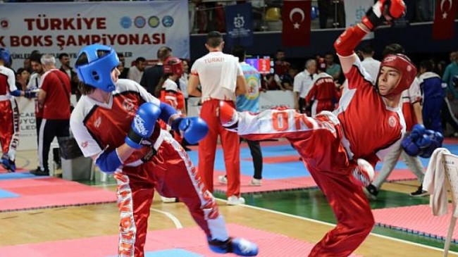 Kick Boks’un şampiyonları Kocaeli’de vitrine çıktı