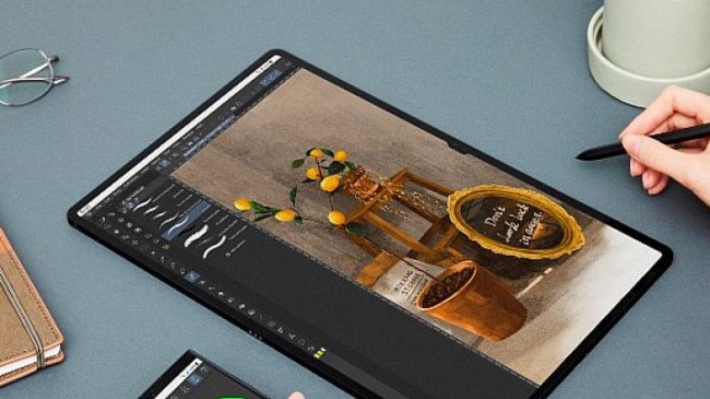 Samsung Galaxy Tab S8’in geniş ekranı, ‘S Pen’ ile tuvale dönüşüyor