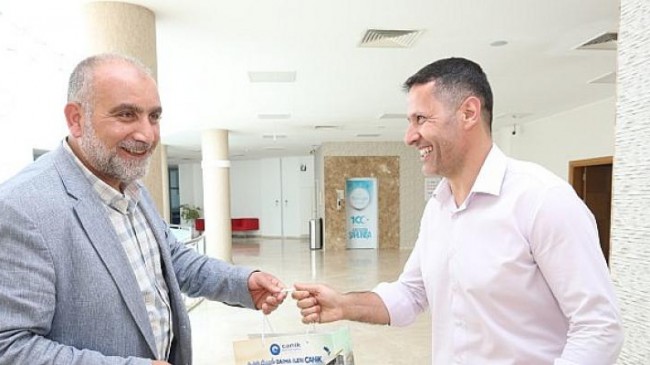 Canik Belediye Başkanı İbrahim Sandıkçı belediye personeli ile bayramlaştı.