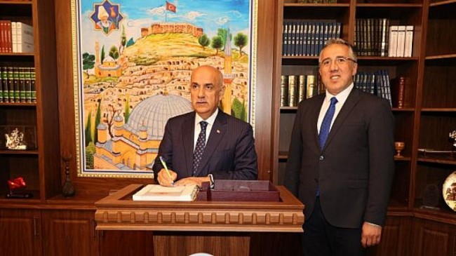 Tarım Bakanı Vahit Kirişçi Nevşehir Belediyesini Ziyaret Etti