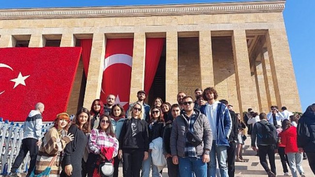 Antalya Büyükşehirli öğrenciler Ata’nın huzurunda