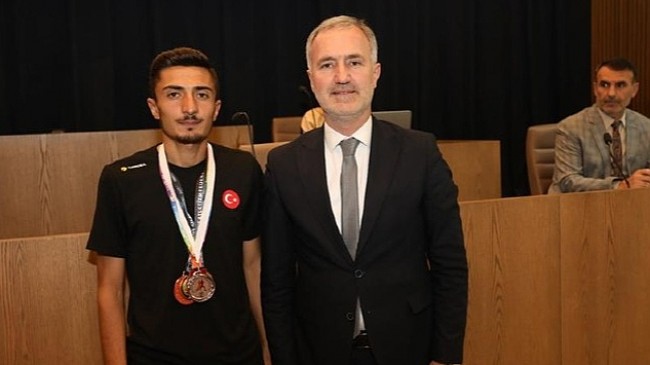 Balkan 3'üncüsü Milli Sporcu Mecliste Ödüllendirildi