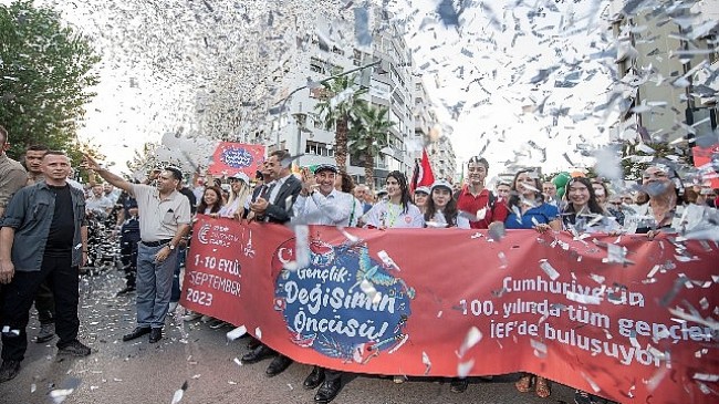 92. İzmir Enternasyonal Fuarı dünya gençlerinin enerjisiyle başladı