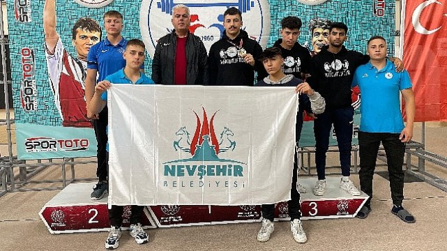 Nevşehir Belediyesi Gençlik ve Spor Kulübü'nün milli sporcusu Yaşar Karaca Türkiye Şampiyonu