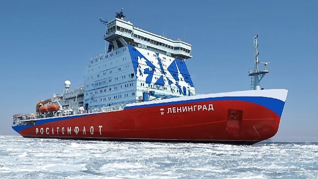 Rusya, Leningrad Buzkıranı'nı suya indirdi