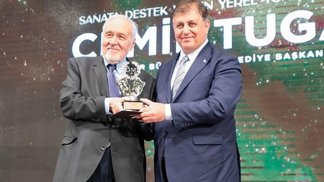 Başkan Tugay'a “Sanata Destek" Ödülü