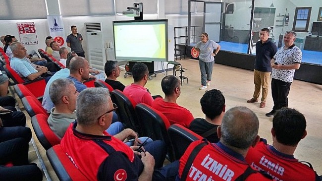 İzmir İtfaiyesi personeli yılan yakalama eğitimi aldı