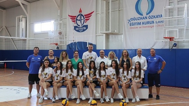 Ege Atletik Spor Kulübü Yıldız Kız Voleybol Takımı 2023-2024 Sezonu İzmir Şampiyonu oldu