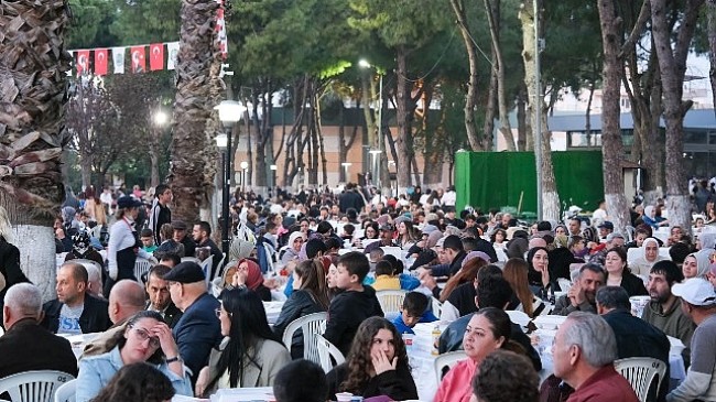 Menemen’de 10 bin kişilik Kadir Gecesi iftarı