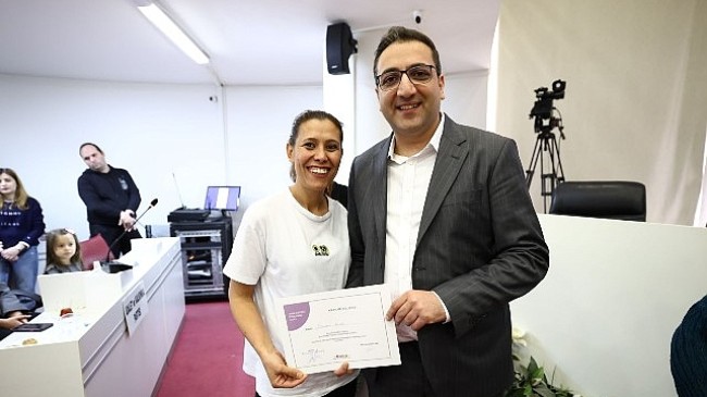 Balçova’da kursiyer annelere sertifika