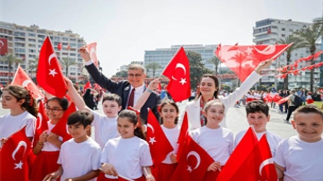 Cumhuriyet Meydanı rengarenk