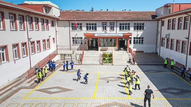 İnegöl’de Okul Bahçelerine Bahar Geldi