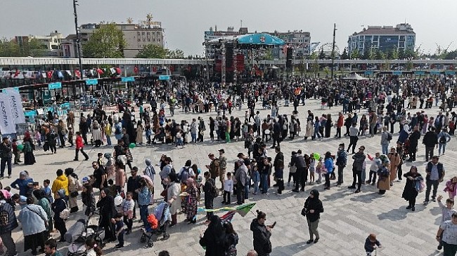Milli İrade Meydanı ilk gün dolup taştı