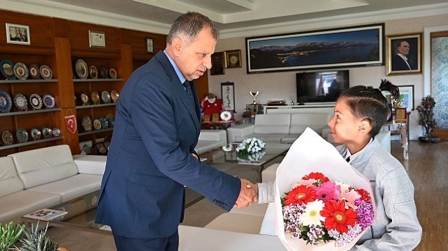 Minik Ege Eymen Ünal, 23 Nisan Başkanı oldu